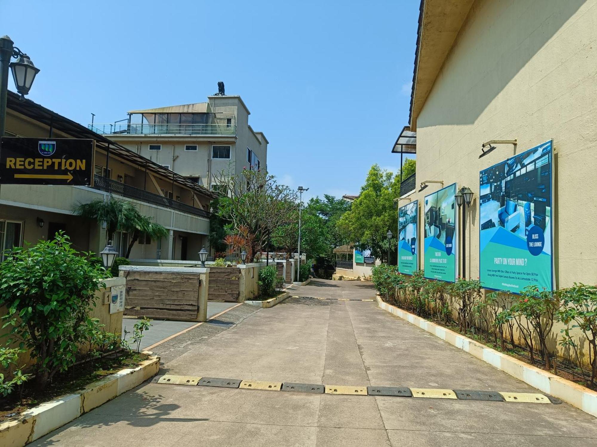 Hotel Misty Meadows, Lonavala Esterno foto