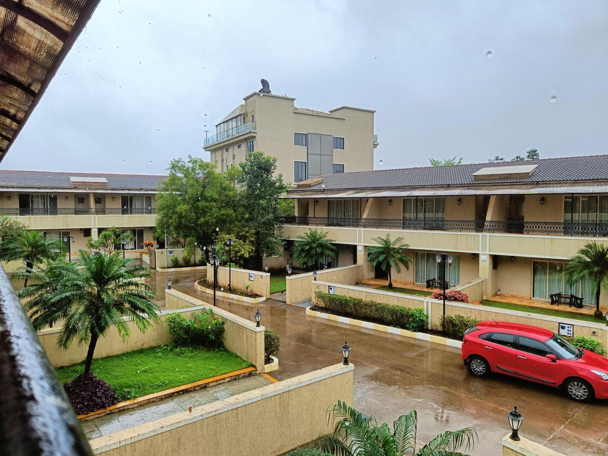 Hotel Misty Meadows, Lonavala Esterno foto