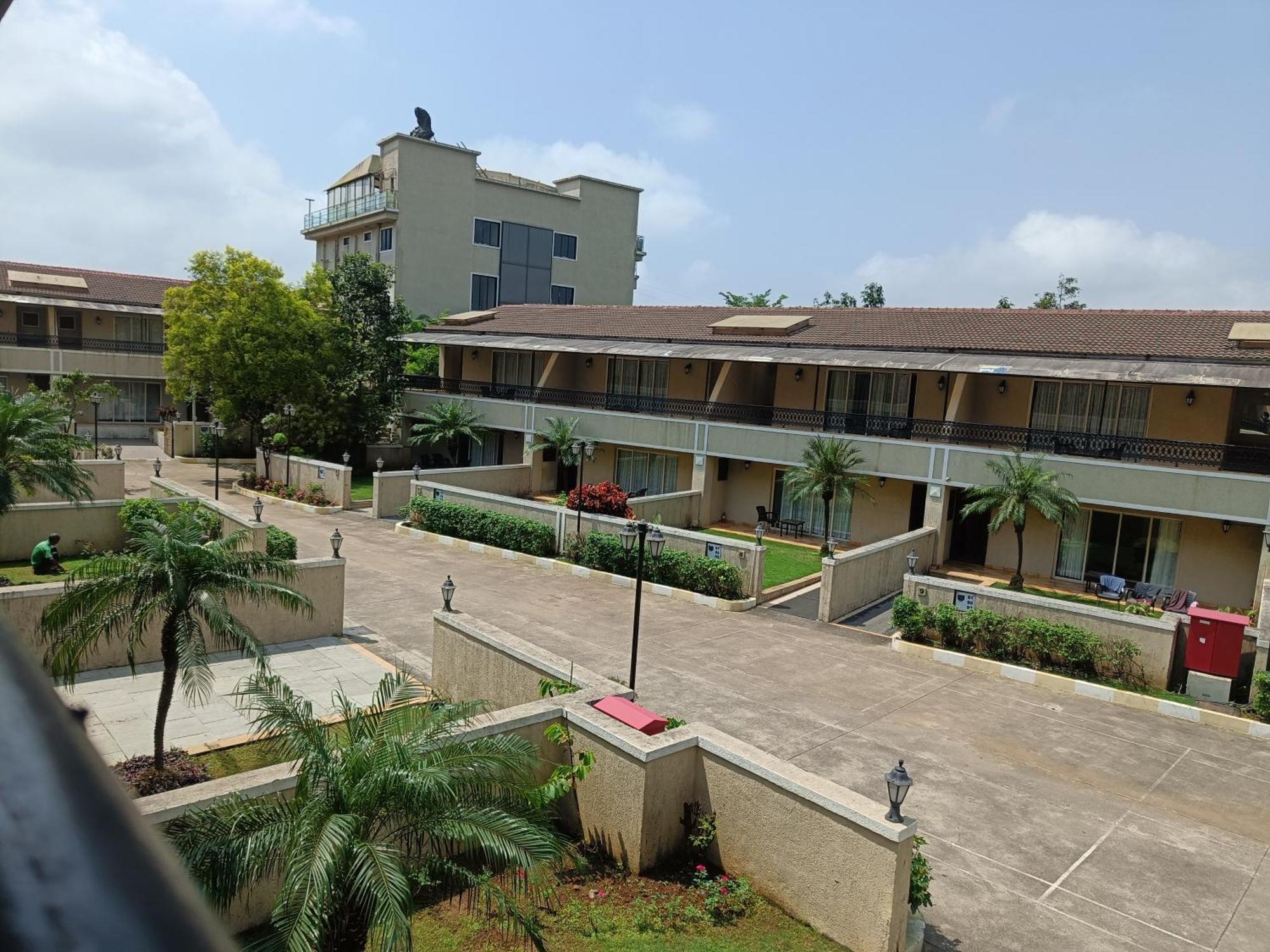 Hotel Misty Meadows, Lonavala Esterno foto