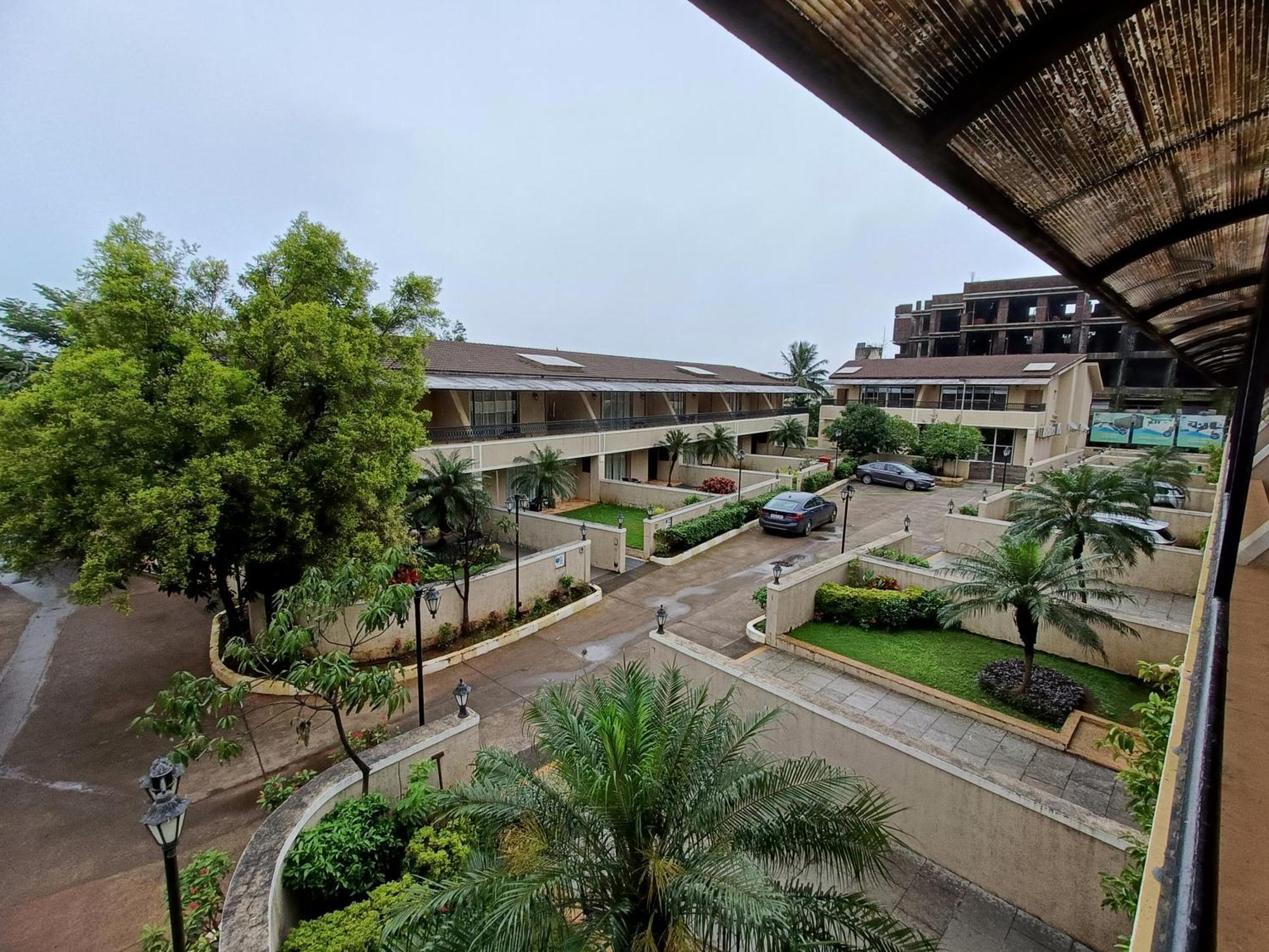 Hotel Misty Meadows, Lonavala Esterno foto