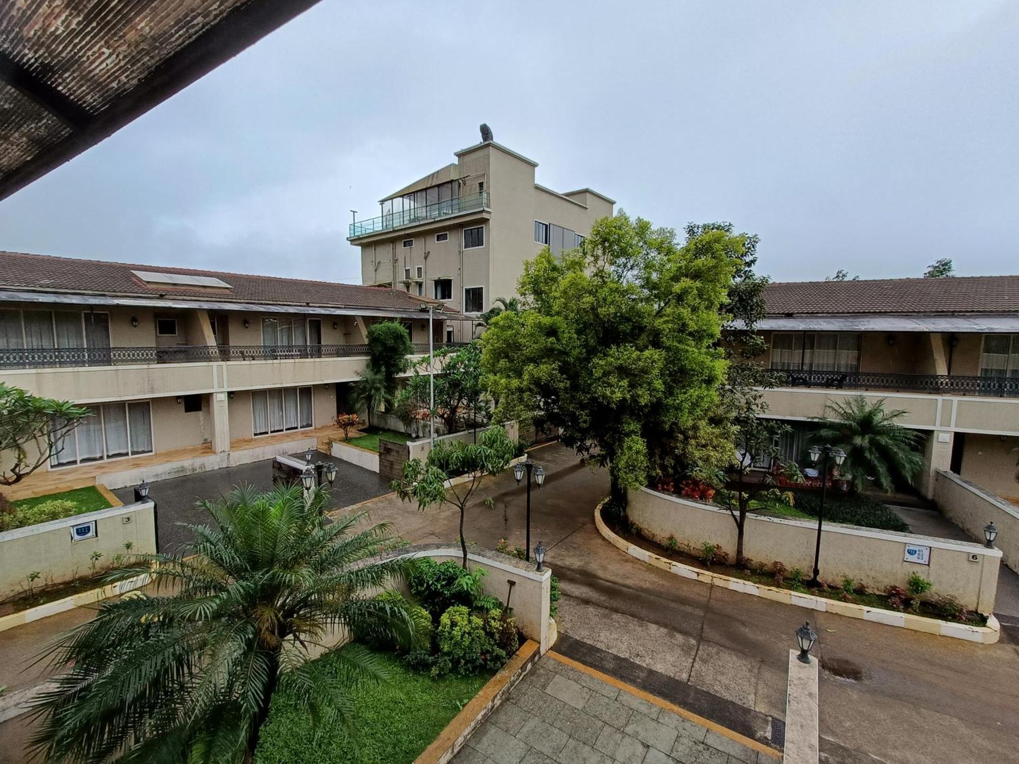 Hotel Misty Meadows, Lonavala Esterno foto